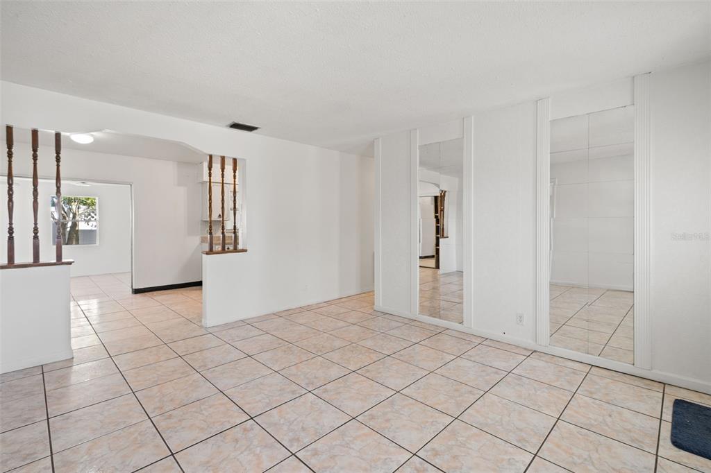 5921 Yorkshire Road Tampa, FL 33634 - Photo 4 of 36