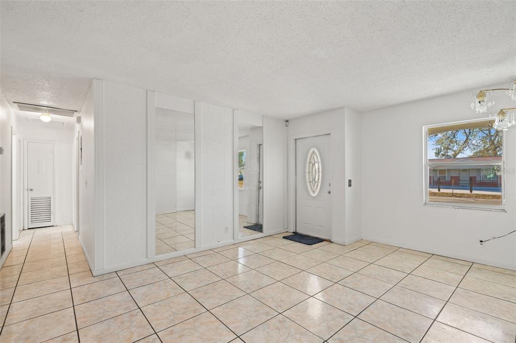 5921 Yorkshire Road Tampa, FL 33634 - Photo 6 of 36