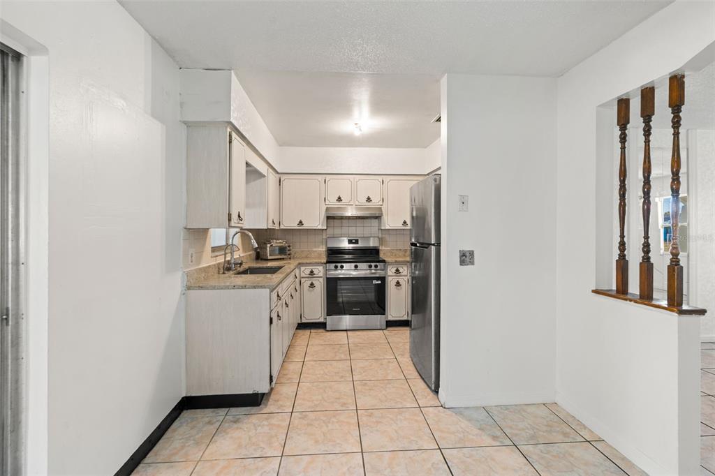 5921 Yorkshire Road Tampa, FL 33634 - Photo 8 of 36