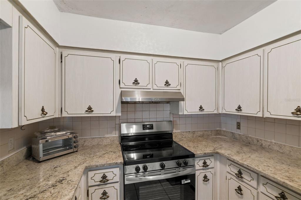 5921 Yorkshire Road Tampa, FL 33634 - Photo 10 of 36