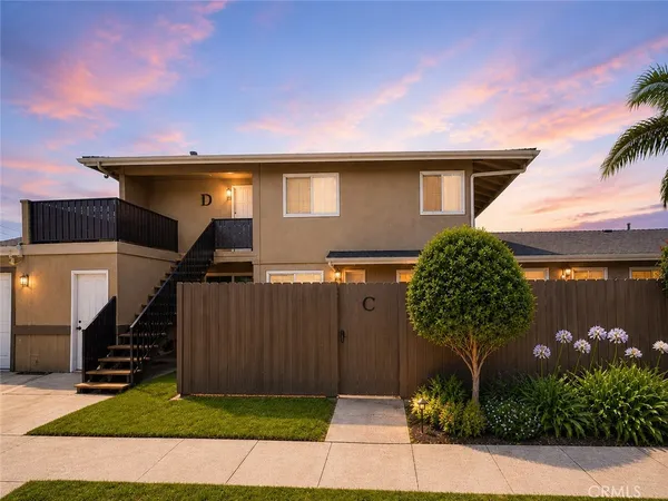 $3,595 | 17092 Emerald Lane, Unit E, Huntington Beach, CA 92647
