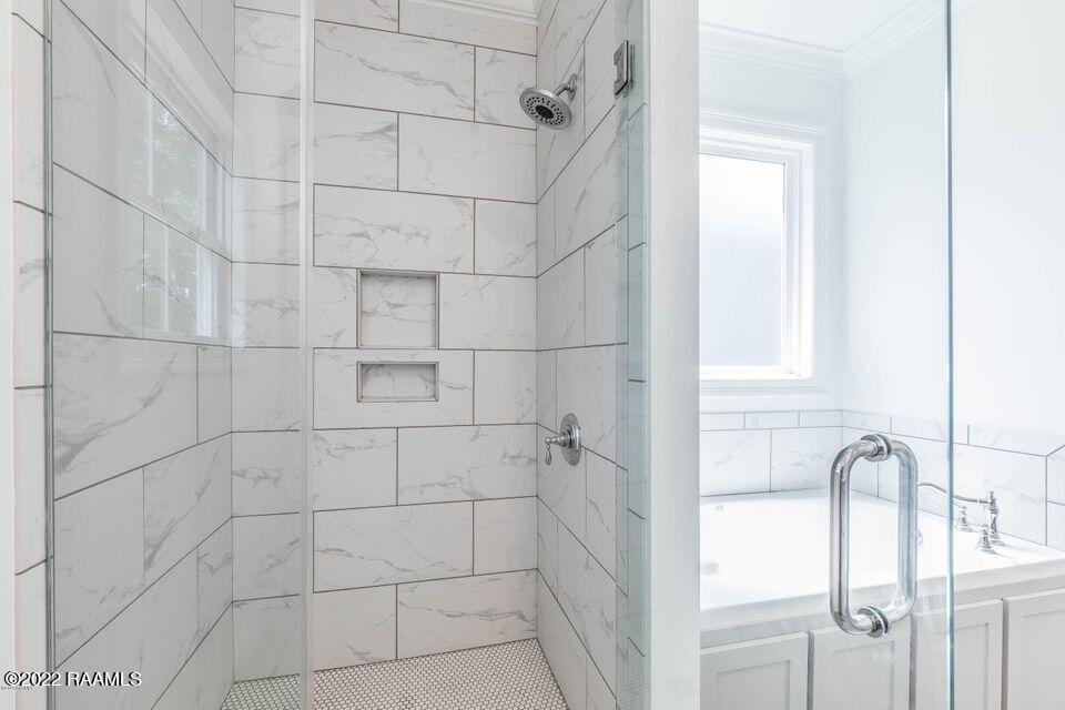 122 Rena Drive, Unit A Lafayette, LA 70503 - Photo 8 of 24 master shower