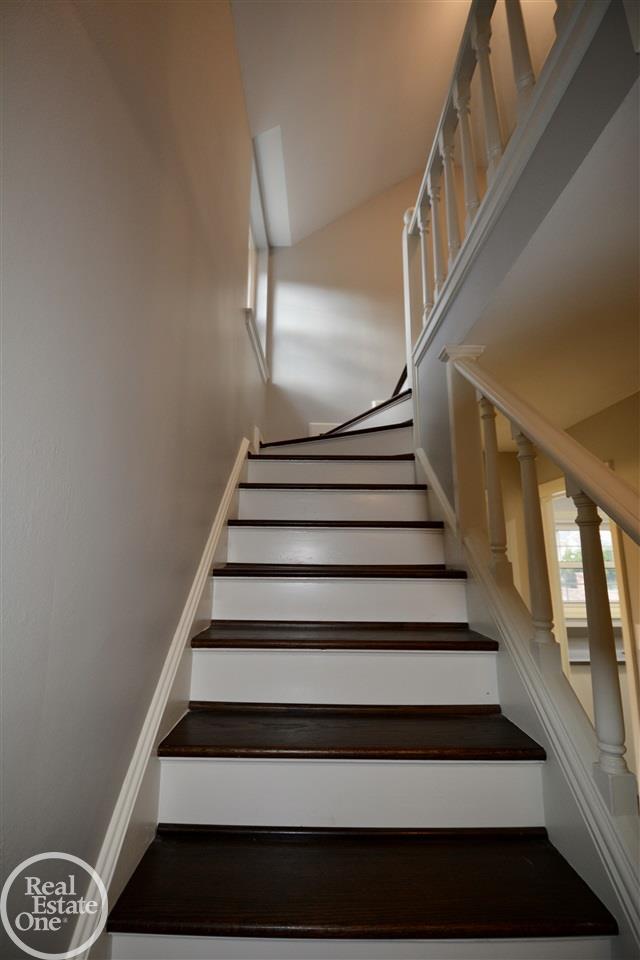 288 Fisher Road Grosse Pointe, MI 48230 - Photo 16 of 38 31342095-15.JPG
