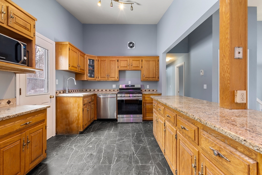 100 Marked Tree Road Holliston, MA 01746 - Photo 7 of 26 Gallery Image 7