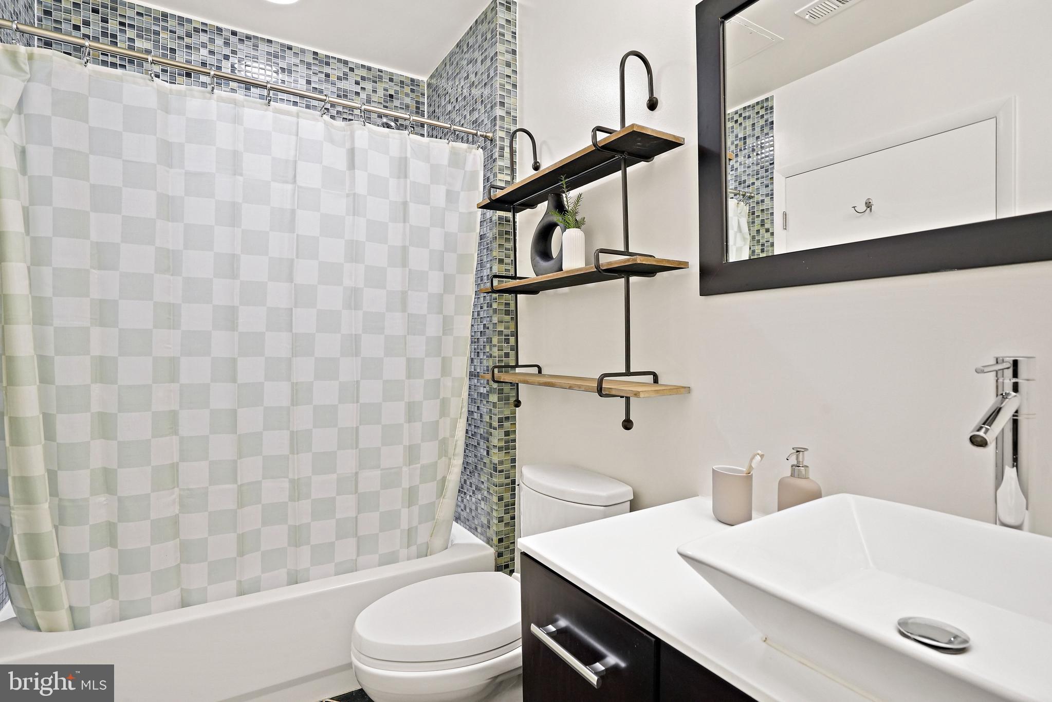 1300 N Street Northwest, Unit 106 Washington, DC 20005 - Photo 16 of 23 Bathroom