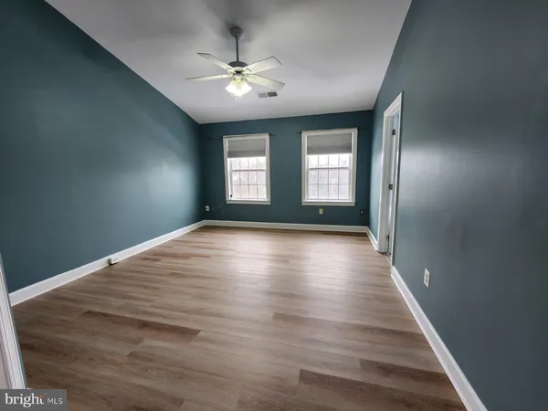 a view of empty room with window
