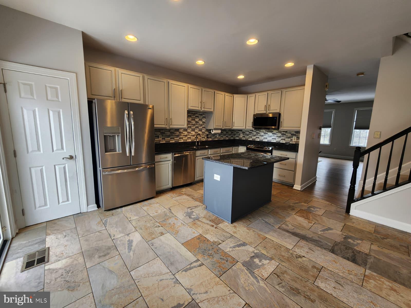 14152 Gabrielle Way Centreville, VA 20121 - Photo 3 of 37