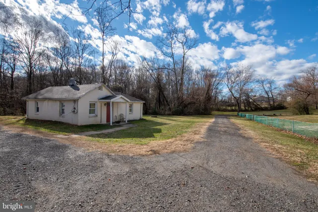 a view of city view and lake view