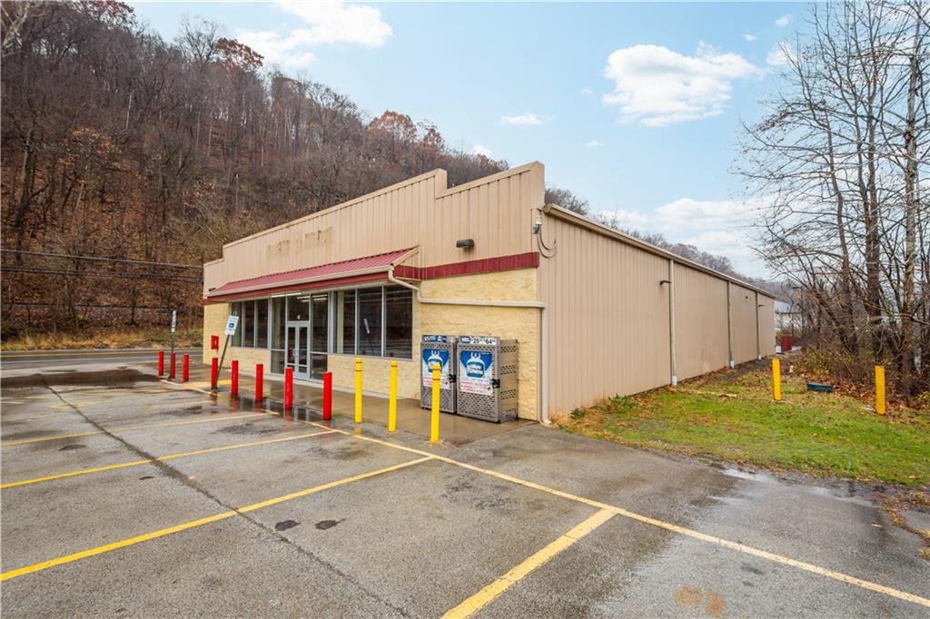 26 Front Street Millsboro, PA 15348 - Photo 3 of 24