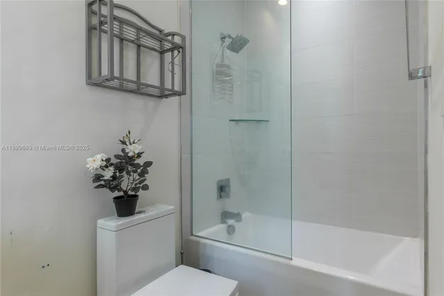 a view of a livingroom with furniture