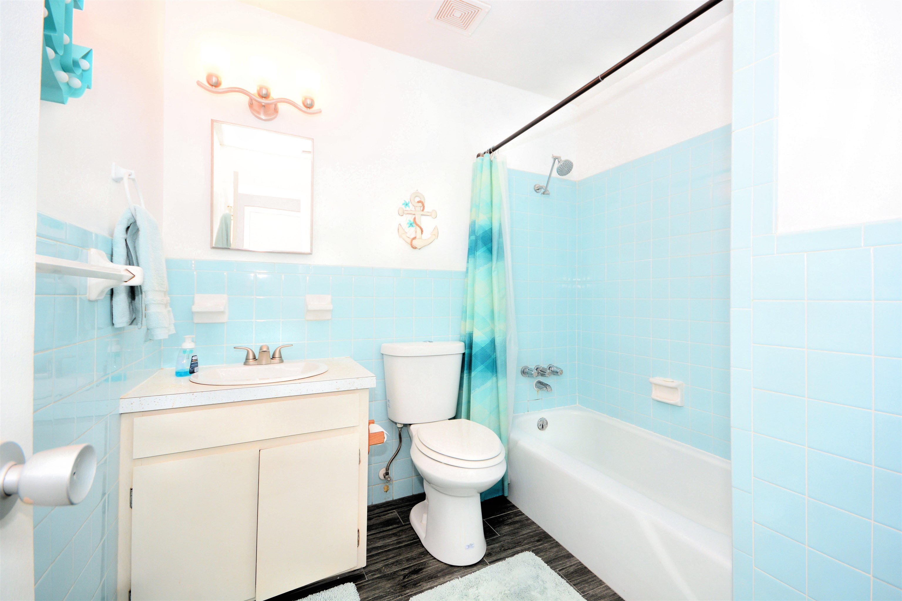 253 Mimosa Road St. Augustine, FL 32086 - Photo 28 of 42 a bathroom with a sink toilet and shower