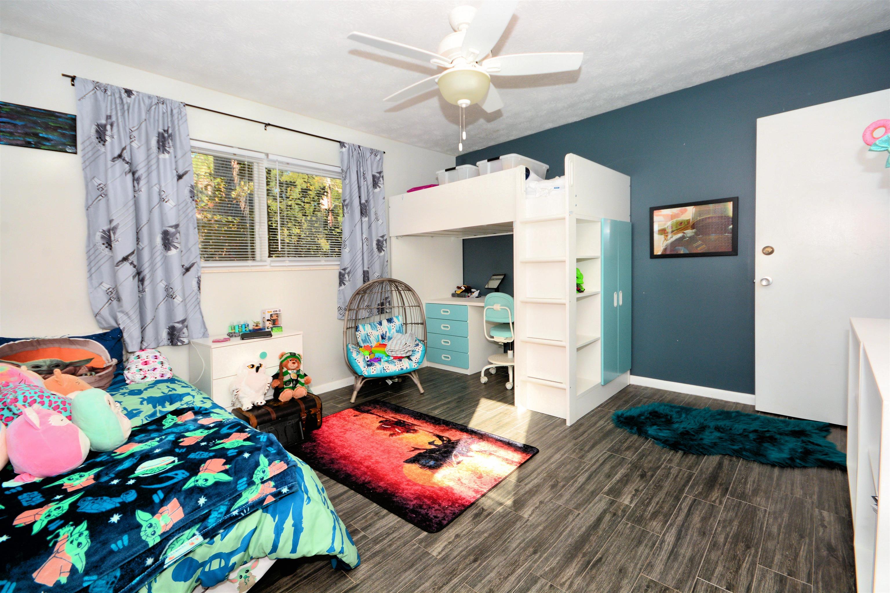 253 Mimosa Road St. Augustine, FL 32086 - Photo 34 of 42 a living room with patio furniture and a wooden floor