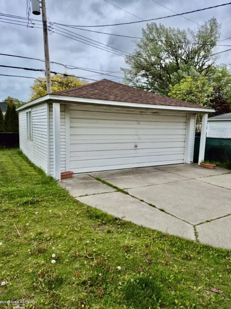 24524 Raven Avenue Eastpointe, MI 48021 - Photo 22 of 25