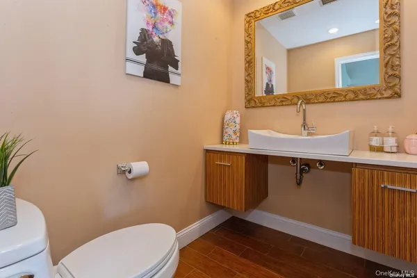 $5,750 | 100 Baker Court, Unit 118, Island Park, NY 11558