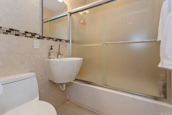 $5,750 | 100 Baker Court, Unit 118, Island Park, NY 11558