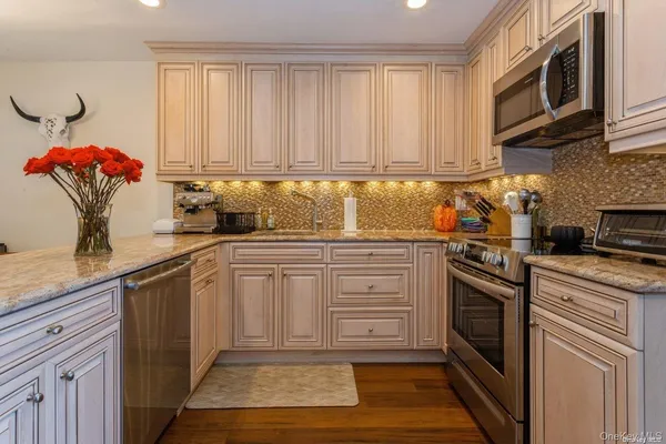 $5,750 | 100 Baker Court, Unit 118, Island Park, NY 11558