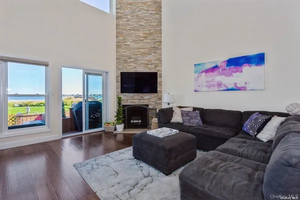 $5,750 | 100 Baker Court, Unit 118, Island Park, NY 11558