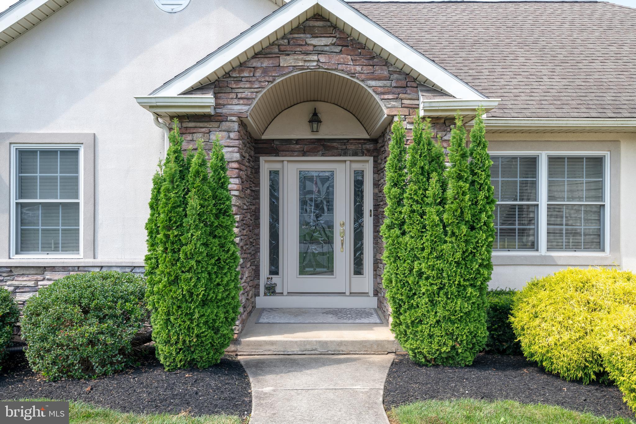 37 Carriage Road Palmyra, PA 17078 - Photo 4 of 60 Step in and enjoy your tour