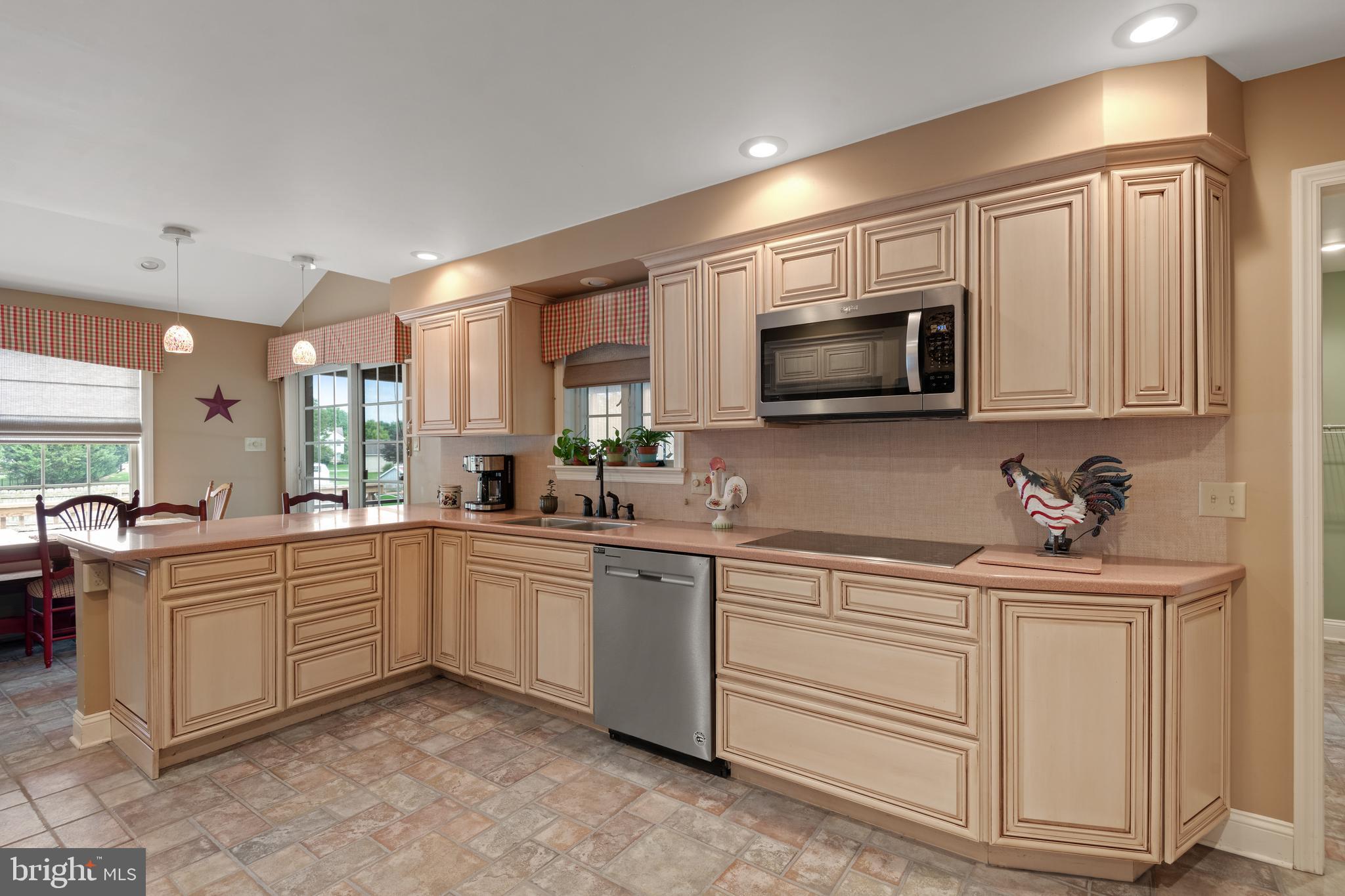 37 Carriage Road Palmyra, PA 17078 - Photo 6 of 60 Attractive kitchen highlighted with upgrades