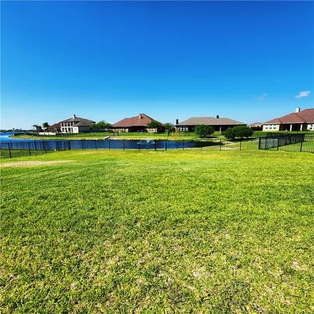 $3,600 | 8417 Lago Vista Drive, Corpus Christi, TX 78414