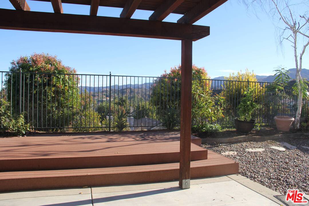 25712 Wordsworth Lane Stevenson Ranch, CA 91381 - Photo 2 of 15 Gallery Image 2