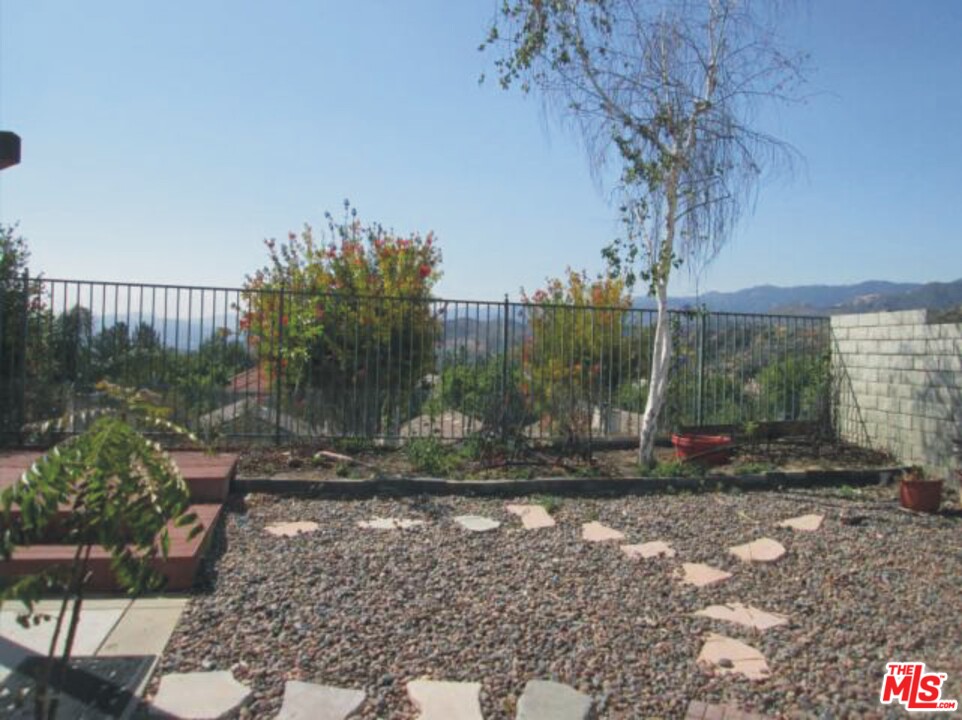 25712 Wordsworth Lane Stevenson Ranch, CA 91381 - Photo 4 of 15 Gallery Image 4