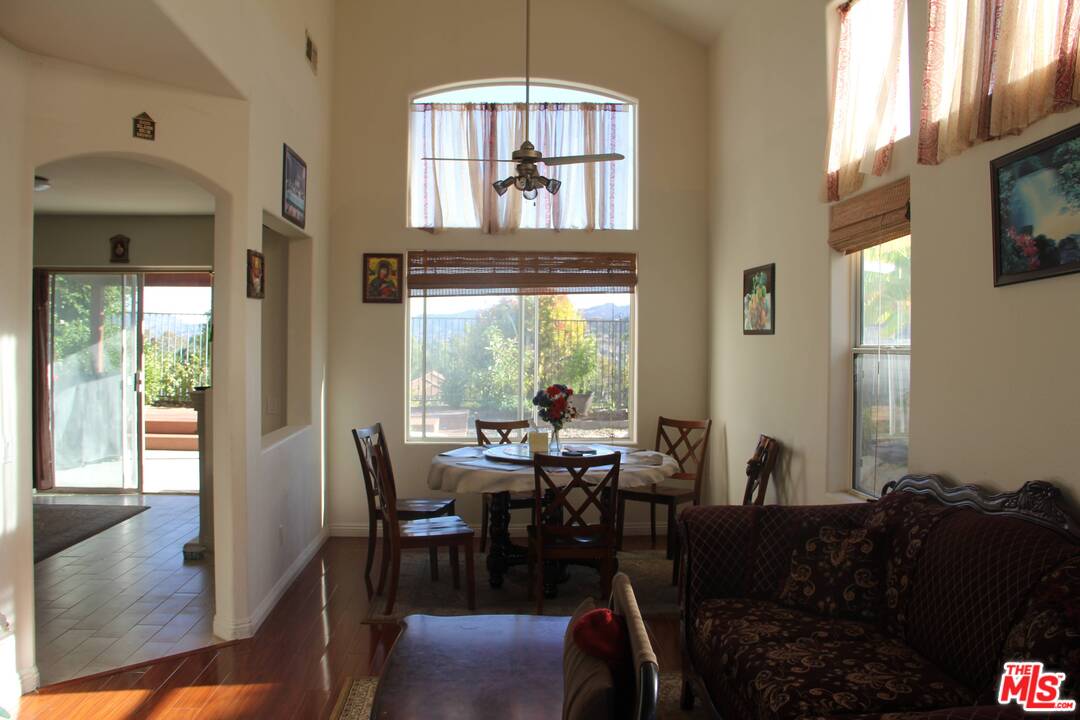 25712 Wordsworth Lane Stevenson Ranch, CA 91381 - Photo 6 of 15 Gallery Image 6