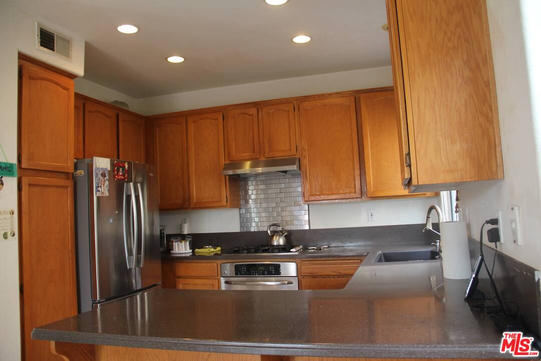 25712 Wordsworth Lane Stevenson Ranch, CA 91381 - Photo 7 of 15 Gallery Image 7