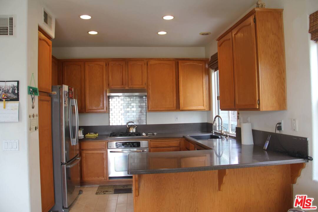 25712 Wordsworth Lane Stevenson Ranch, CA 91381 - Photo 8 of 15 Gallery Image 8