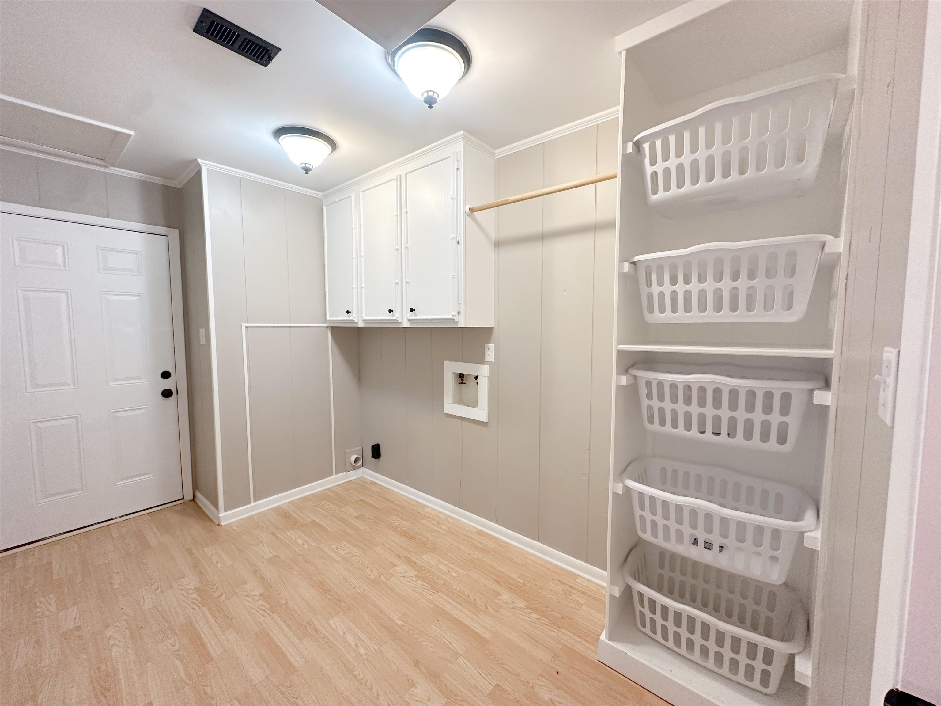 1104 North Pine Street Foley, AL 36535 - Photo 22 of 35 Laundry