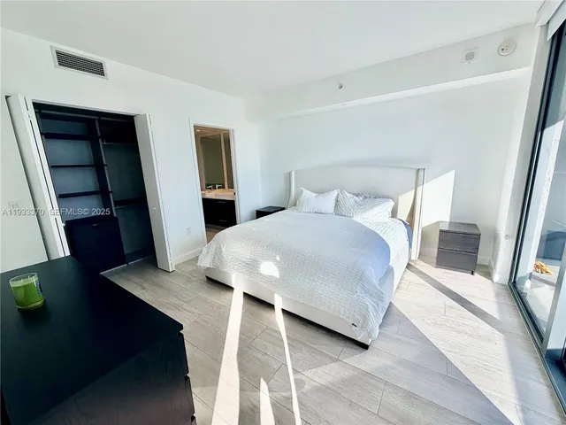 $6,100 | 45 Southwest 9th Street, Unit 2606, Miami, FL 33130