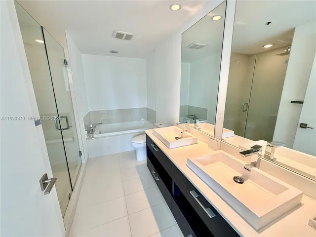 $6,100 | 45 Southwest 9th Street, Unit 2606, Miami, FL 33130