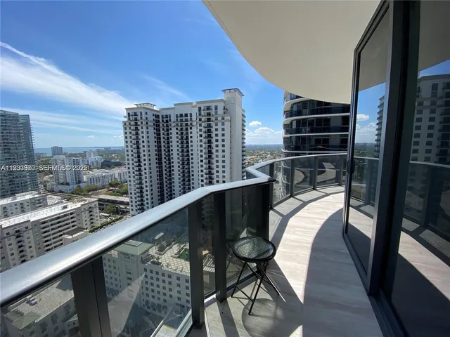 $6,100 | 45 Southwest 9th Street, Unit 2606, Miami, FL 33130