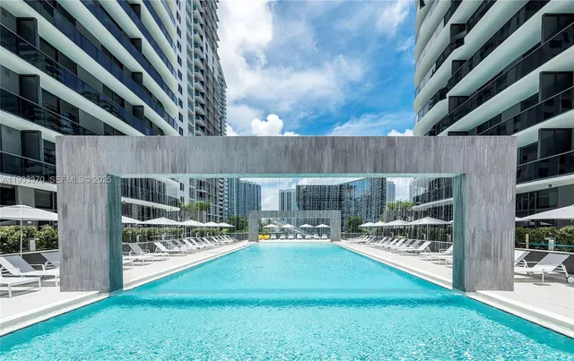 $6,100 | 45 Southwest 9th Street, Unit 2606, Miami, FL 33130