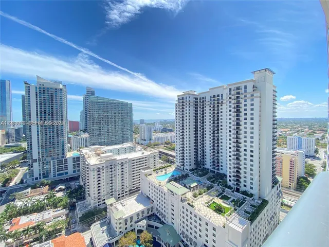 $6,100 | 45 Southwest 9th Street, Unit 2606, Miami, FL 33130
