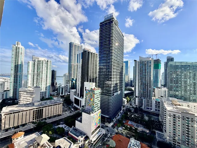 $6,100 | 45 Southwest 9th Street, Unit 2606, Miami, FL 33130