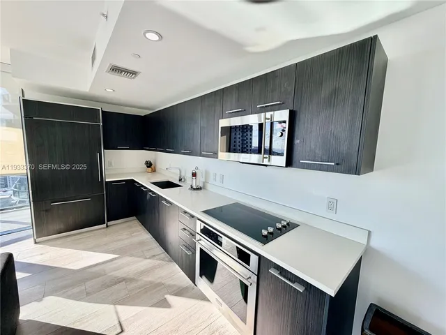 $6,100 | 45 Southwest 9th Street, Unit 2606, Miami, FL 33130