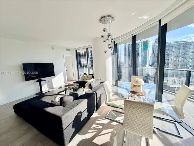 $6,100 | 45 Southwest 9th Street, Unit 2606, Miami, FL 33130