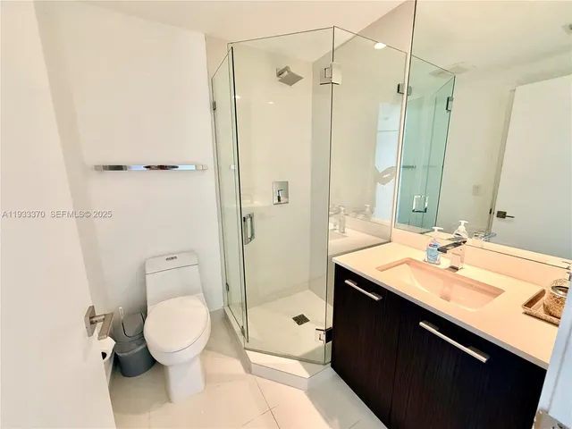 $6,100 | 45 Southwest 9th Street, Unit 2606, Miami, FL 33130