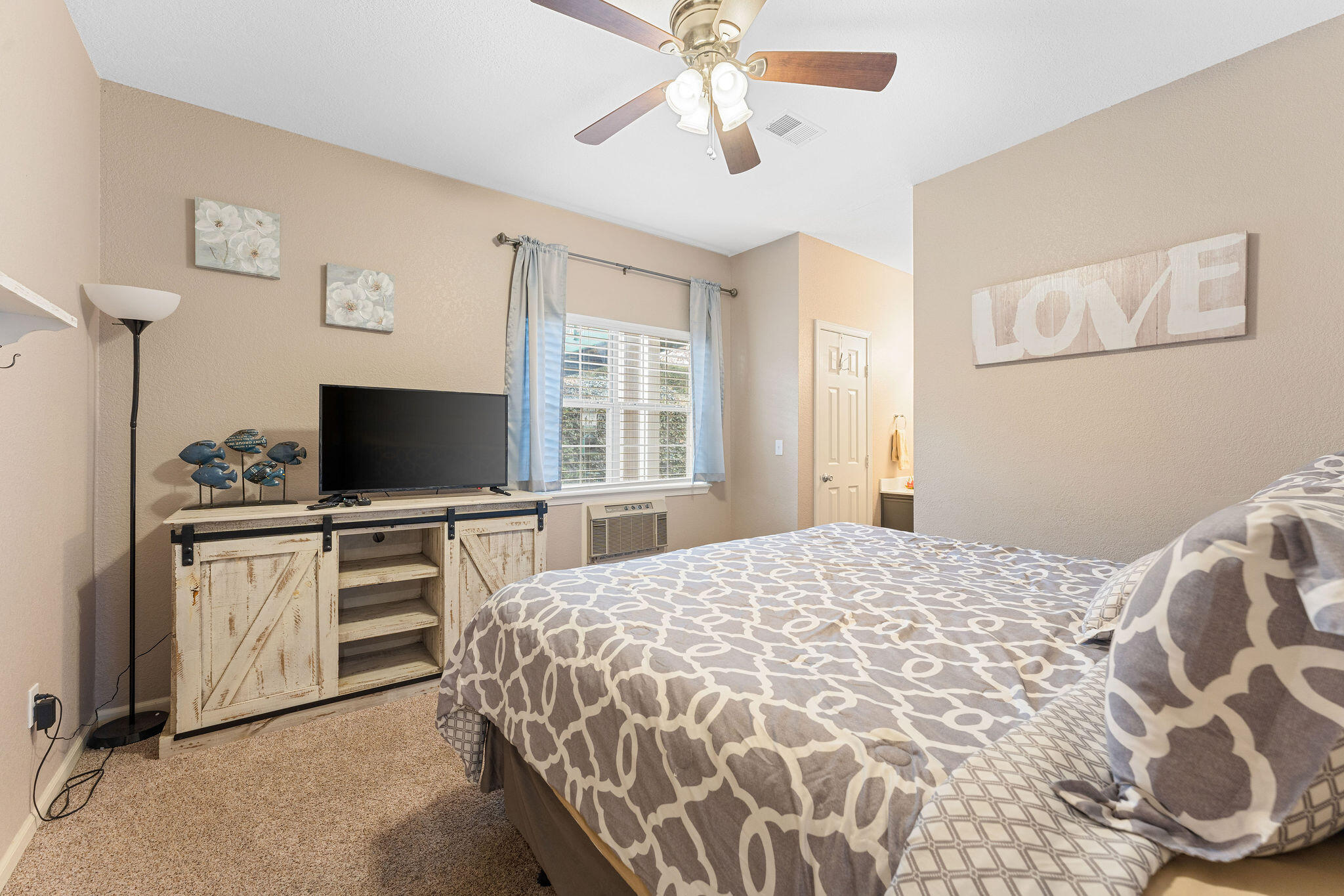 813 Holiday Ridge, Unit 3 Branson, MO 65616 - Photo 11 of 27 Guest Bedroom