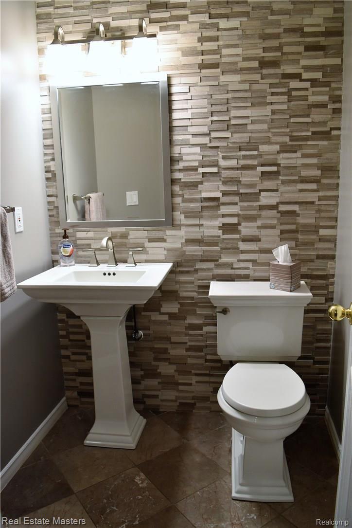 3031 Riverside Drive Port Huron, MI 48060 - Photo 21 of 34 riversidelevel1BTH.JPG