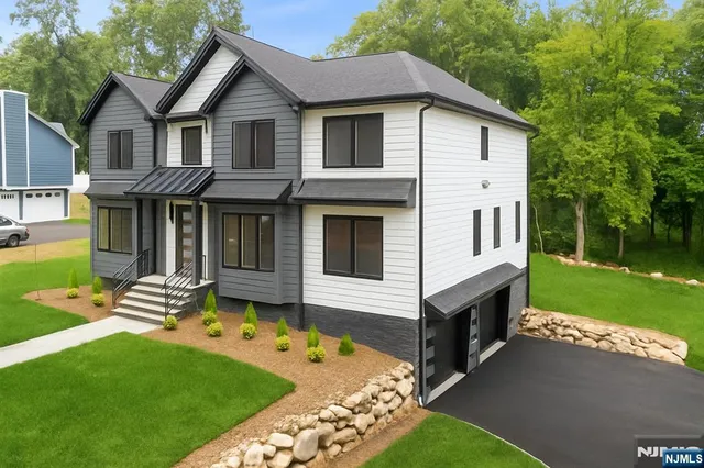 $1,169,000 | 11 Eagles Nest Terrace, West Milford, NJ 07480