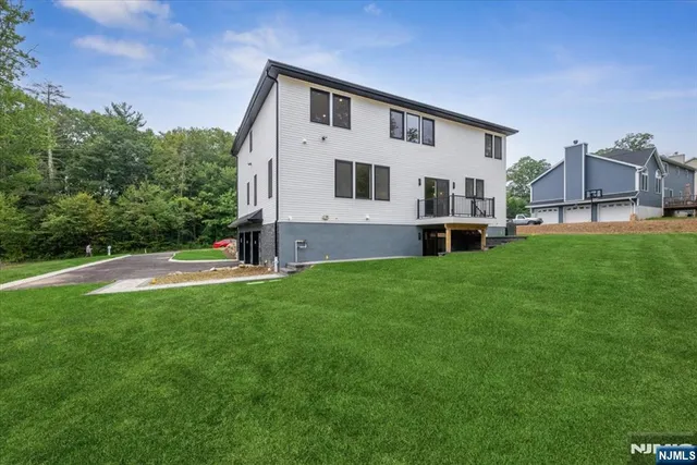 $1,169,000 | 11 Eagles Nest Terrace, West Milford, NJ 07480