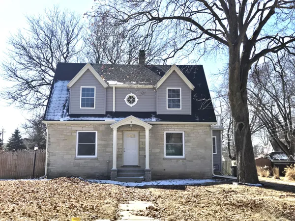 $355,555 | 252 East Washington Street, Jefferson, WI 53549