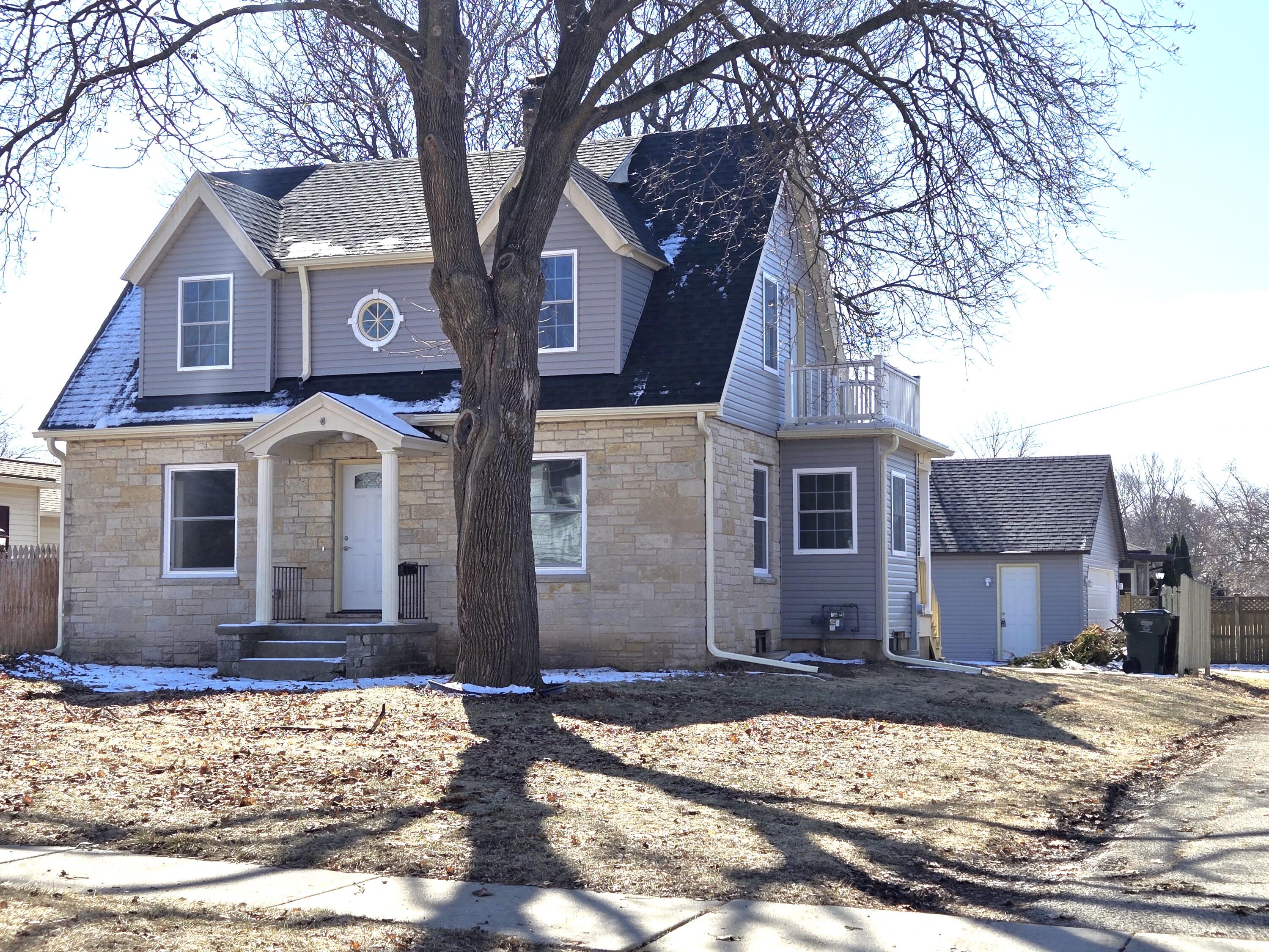 252 East Washington Street Jefferson, WI 53549 - Photo 2 of 24 Front View