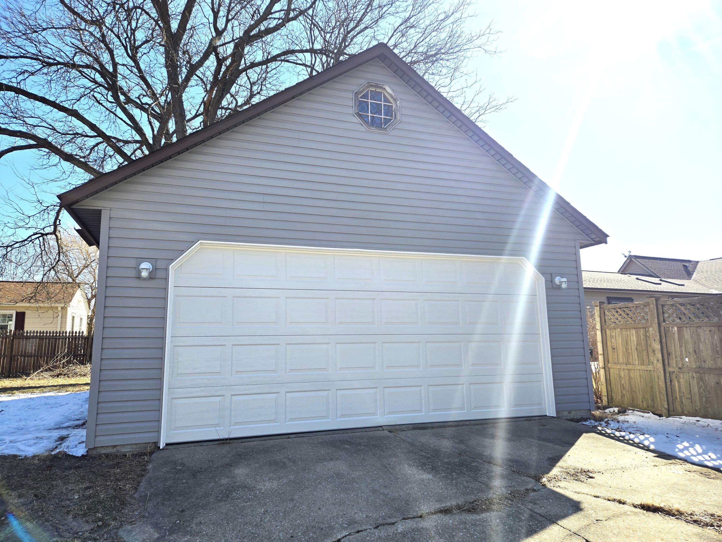 252 East Washington Street Jefferson, WI 53549 - Photo 3 of 24 Garage
