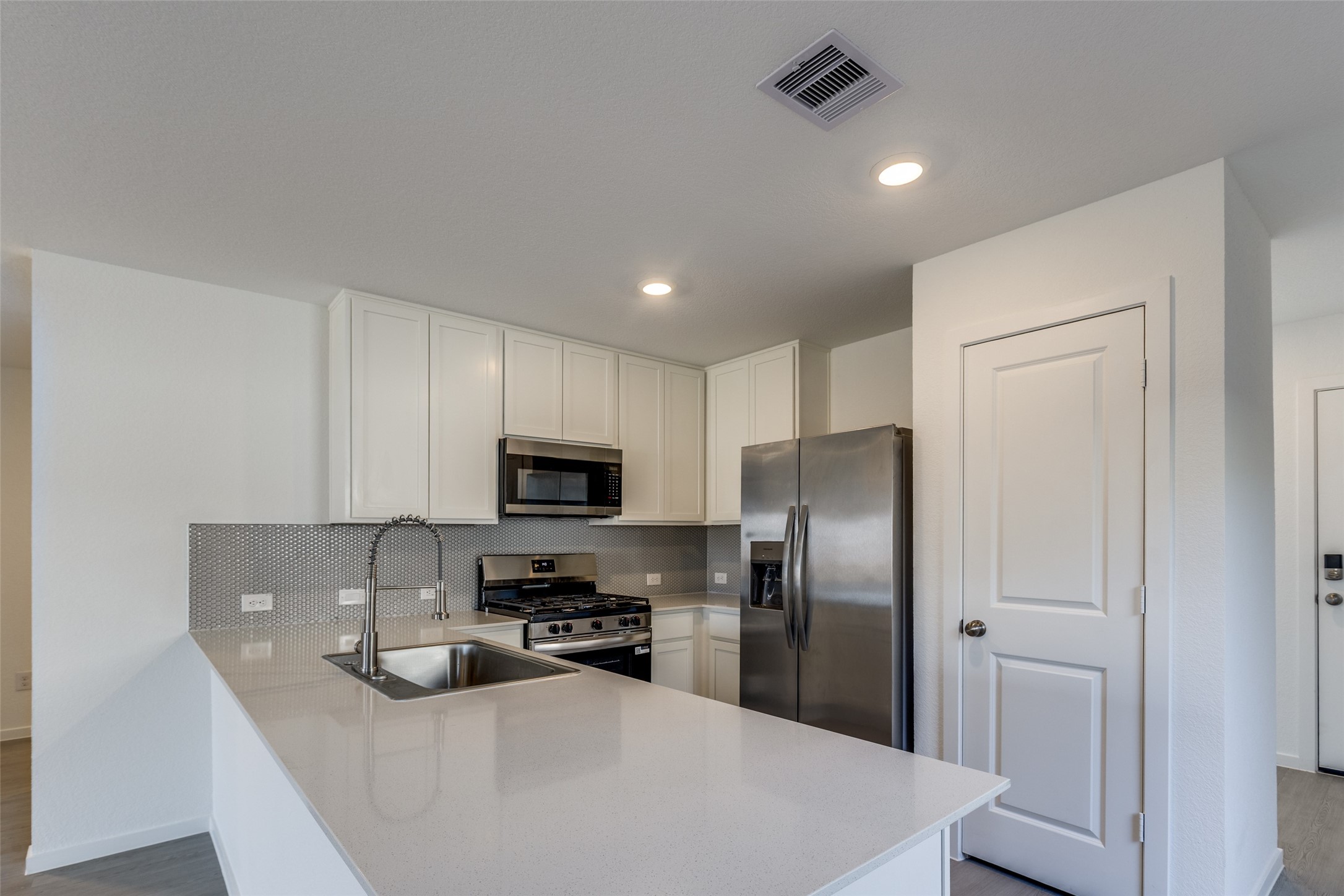 1528 Sunset Ridge Drive Conroe, TX 77303 - Photo 7 of 22 Kitchen offers an upgraded backsplash, farmhouse sink, and commerical faucet.