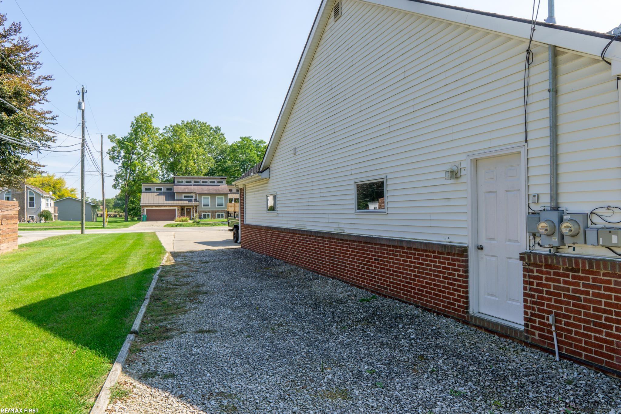 5317 Clintonville Road Clarkston, MI 48346 - Photo 19 of 63 50123216-18.JPG