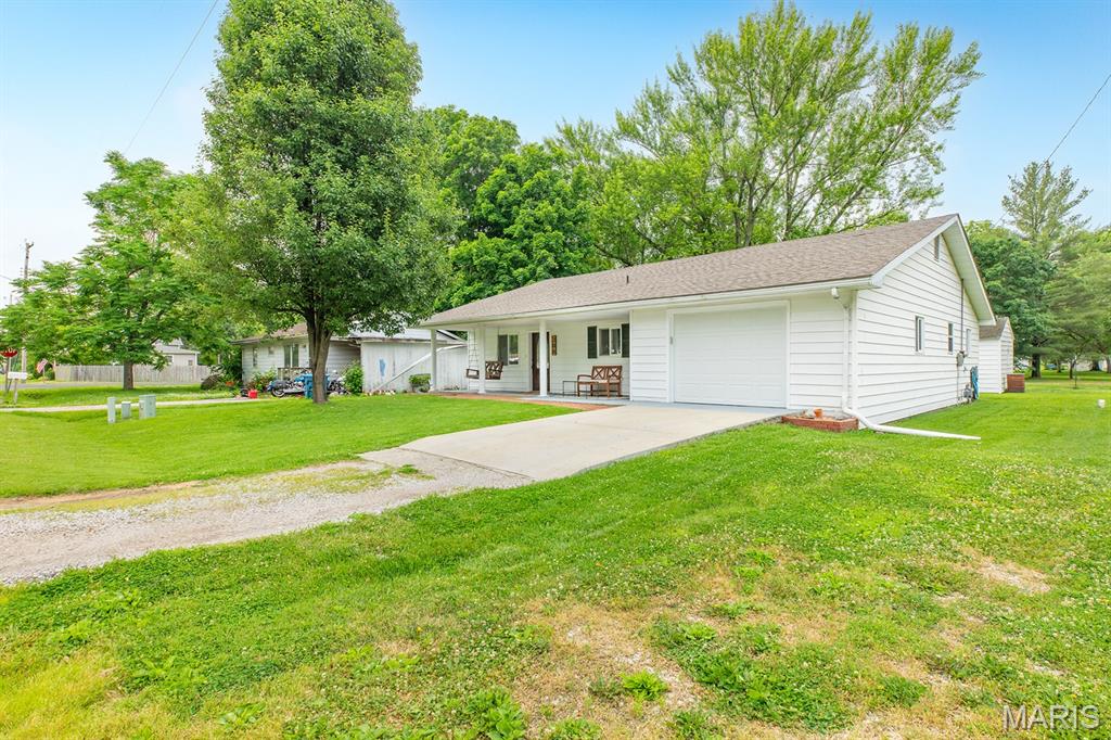 206 West Carson Street Worden, IL 62097 - Photo 3 of 42 Gallery Image 3
