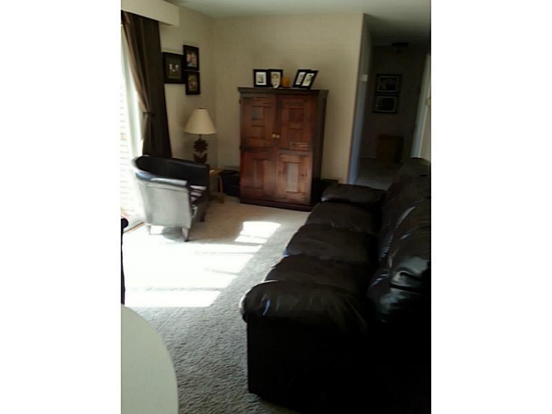 816 Barclay Road Indiana, PA 15701 - Photo 6 of 11 Living Room.